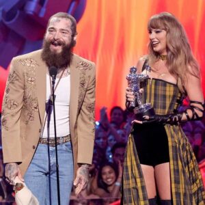 Taylor Swift thanks her boyfriend when accepting VMAs award